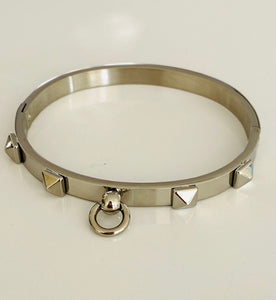 Stud bangle